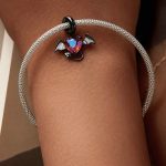 Silberanhänger, geflügelter Teufel