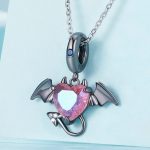 Silberanhänger, geflügelter Teufel