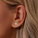 Ezüst fülbevaló, virág