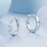 Ezüst fülbevaló hullámos mintával