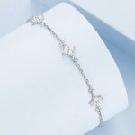 Silberarmband mit Blumen