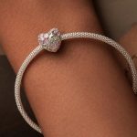 Silberanhänger, Herz mit Blumen