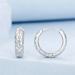 Silberohrringe mit Rautenmuster