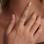 Ezüst gyűrű moissanitkristállyal, 8-as méret