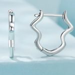 Ezüst fülbevaló, hullámos