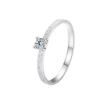 Ezüst gyűrű moissanitkristállyal, 7-es méret