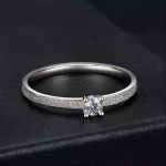 Ezüst gyűrű moissanitkristállyal, 7-es méret