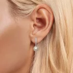 Ezüst fülbevaló, moissanit és gyöngy