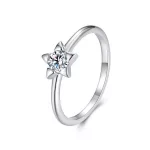 Ezüst gyűrű kristálycsillaggal, 8-as méret