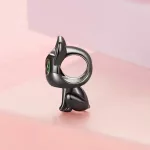 Ezüst charm, fekete macska