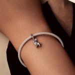 Ezüst charm, bulldog