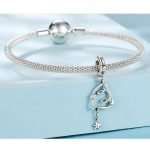 Ezüst charm, szív csillaggal