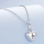 Ezüst charm, szív csillaggal