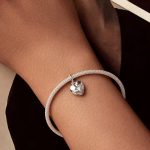 Ezüst charm, szív csillaggal