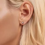 Ezüst fülbevaló moissanitkristállyal