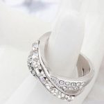  Gekreuzter Ring, Kristall, verziert mit Swarovski-Kristallen, 6,5