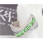  Gekreuzter Ring, Peridotgrün, verziert mit Swarovski-Kristallen, 8,5
