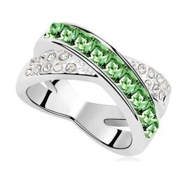    Gekreuzter Ring, Peridotgrün, verziert mit Swarovski-Kristallen, 6,5