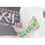  Gekreuzter Ring, Peridotgrün, verziert mit Swarovski-Kristallen, 6,5