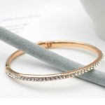  Klassisches rundes Armband, verziert mit Swarovski-Kristallen