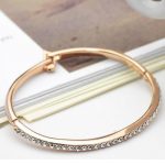  Klassisches rundes Armband, verziert mit Swarovski-Kristallen