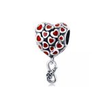 Silberanhänger mit roten Herzen