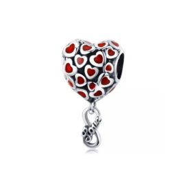 Silberanhänger mit roten Herzen