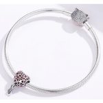 Silberanhänger mit roten Herzen