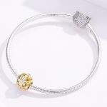 Silberanhänger mit Blume, goldene Farbe