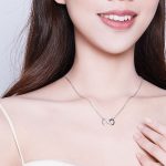 Silberne Halskette mit Unendlichkeitszeichen-Anhänger