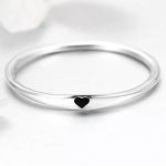 Silberring mit schwarzem Herz, Größe 8
