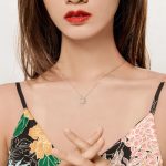 Silberne Halskette mit Gänseblümchen-Anhänger