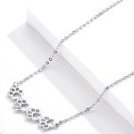 Silberne Halskette mit Pfotenanhänger