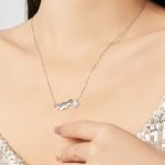 Silberne Halskette mit Katzenanhänger