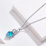 Silberne Halskette, Katze mit Herz