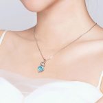 Silberne Halskette, Katze mit Herz