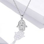 Silberne Halskette mit Hand der Fatima-Anhänger