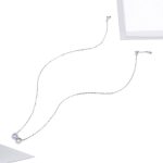 Silberne Halskette mit Unendlichkeitssymbol-Anhänger und farbigem Kristall