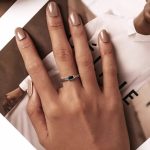 Silberner Damenring mit blauem Kristall