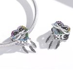 Silberner Anhänger, bunter Traumfänger