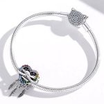 Silberner Anhänger, bunter Traumfänger