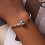 Silberner Anhänger, buntes Dämonenauge