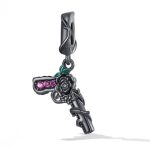 Silberanhänger, Waffe