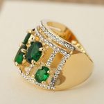  Einzigartiger Steinring, verziert mit Swarovski-Kristallen