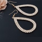  Vergoldete Ohrhänger mit Kristallen in Goldfarbe