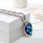  Emphatische (Statement-)Herzkette verziert mit Swarovski-Kristallen