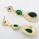  Tropfenförmige Ohrringe, grün, verziert mit Swarovski-Kristallen