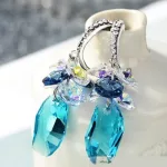  Ohrringe im geometrischen Stil, verziert mit Swarovski-Kristallen