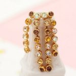  Lange Steinohrringe, funkelndes Gold, verziert mit Swarovski-Kristallen