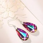  Ohrhänger mit Tropfensteinen, verziert mit Swarovski-Kristallen